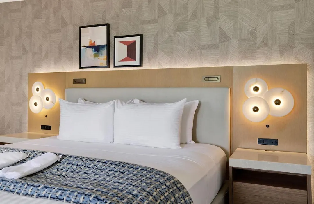 Best Western Plus Sunset Plaza Hotel-1